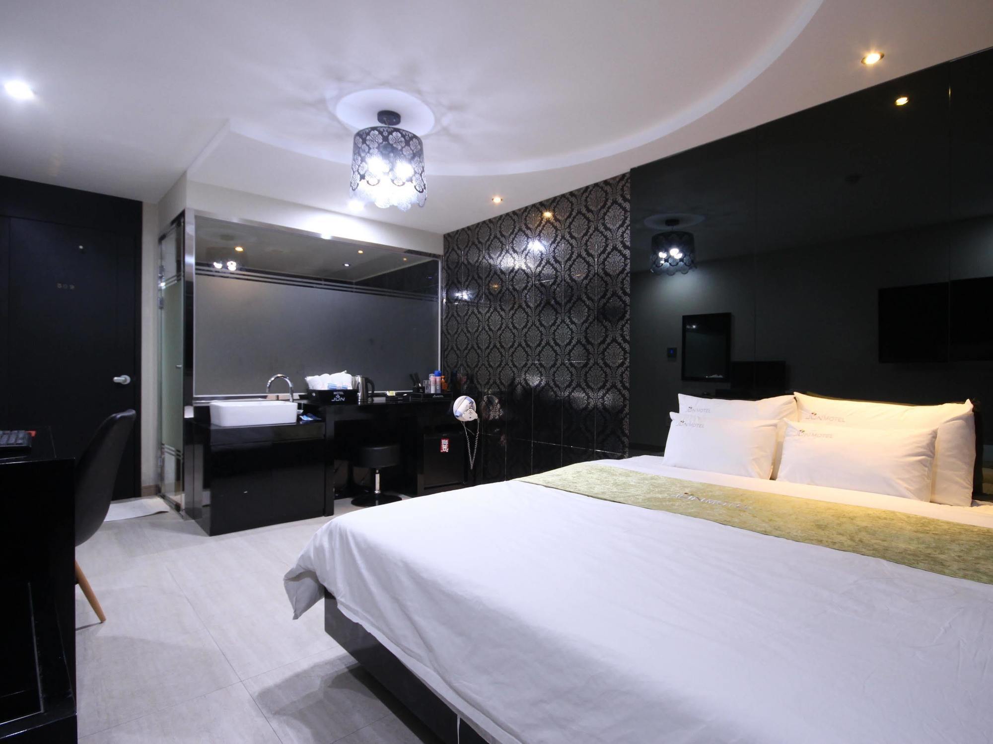 Hotel June Haeundae Busan Exteriör bild